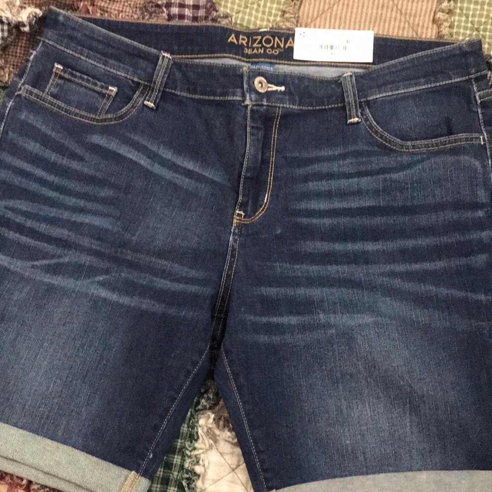 NWT Arizona Bermuda Jean Shorts - Size 17